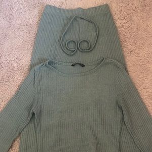 SHEIN set It comes with the shirt an leggings Color: green/blue